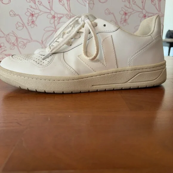 Veja V10 White/Natural lace-up sneakers - EU 40 / US 9 - Picture 5 of 16